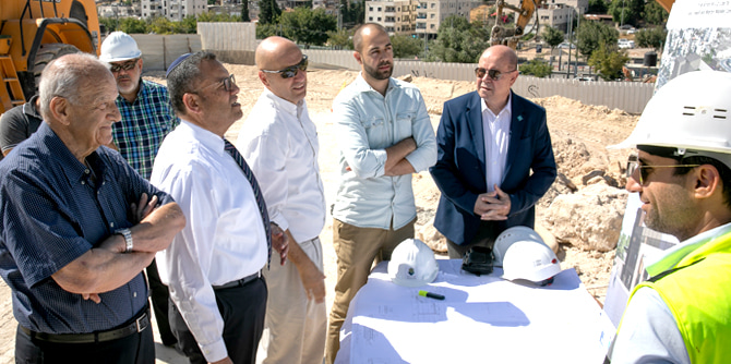 Participants in the event marking the start of construction of the Mandel Community Sports Center (Photo: Michal Fattal / The Jerusalem Foundation