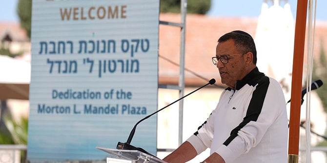 Mayor Moshe Lion, speaking at the dedication (Photo: Simanim)