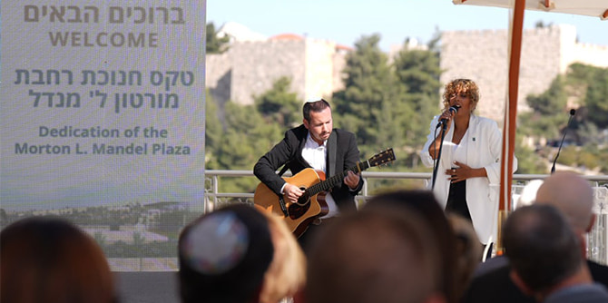 Performance of “Jerusalem of Gold” (Photo: Simanim)