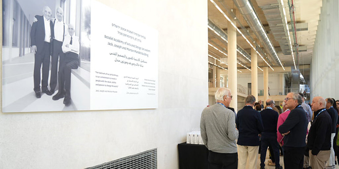 A plaque with a photo of the Mandel brothers in the new building (Photo: Simanim)